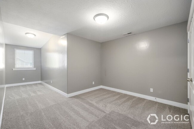 Building Photo - Stunning Row End Townhome In Prime Location!
