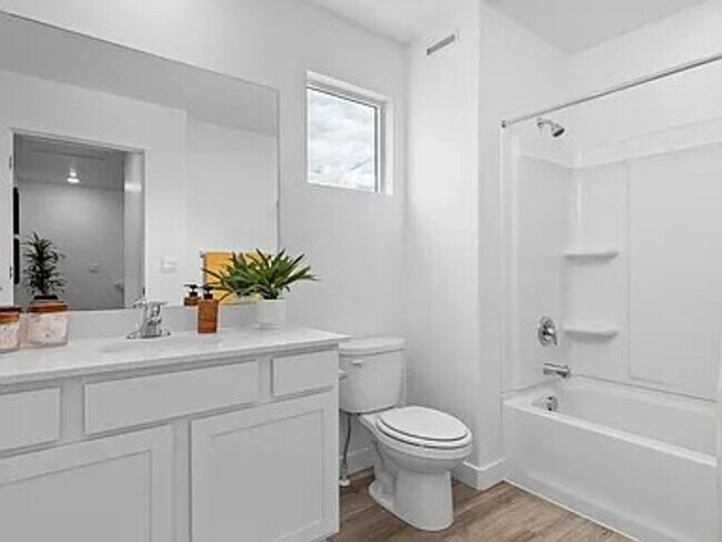 Building Photo - GORGEOUS American Fork Townhome!!!