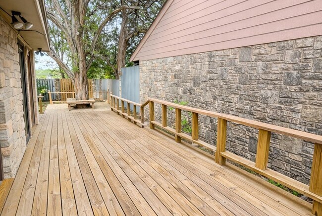 Building Photo - 2416 Birkdale Ln