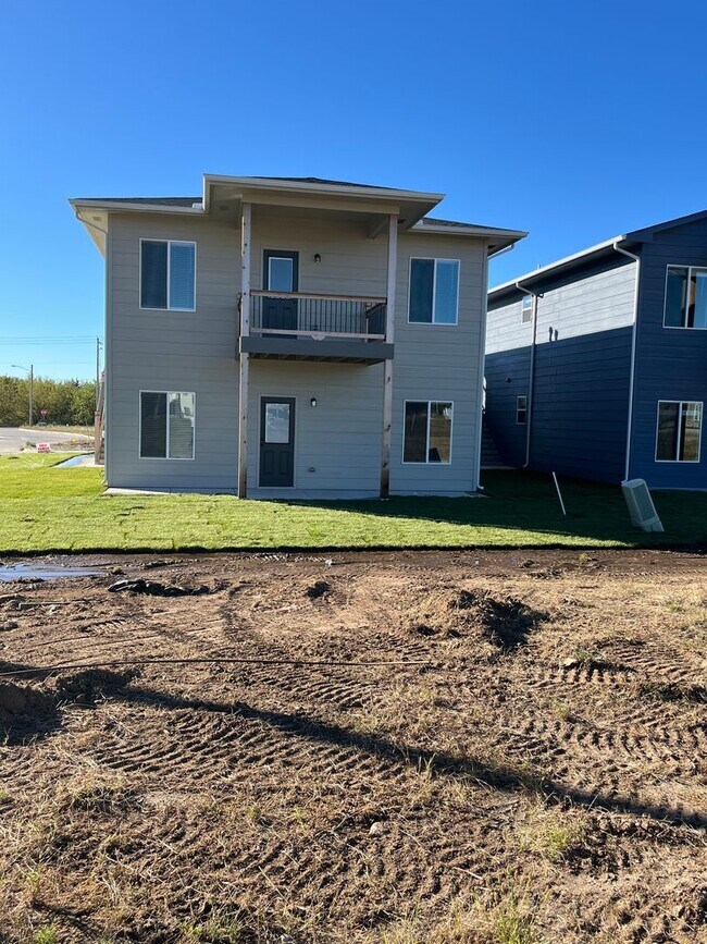 Building Photo - 5425 N Gray Dr