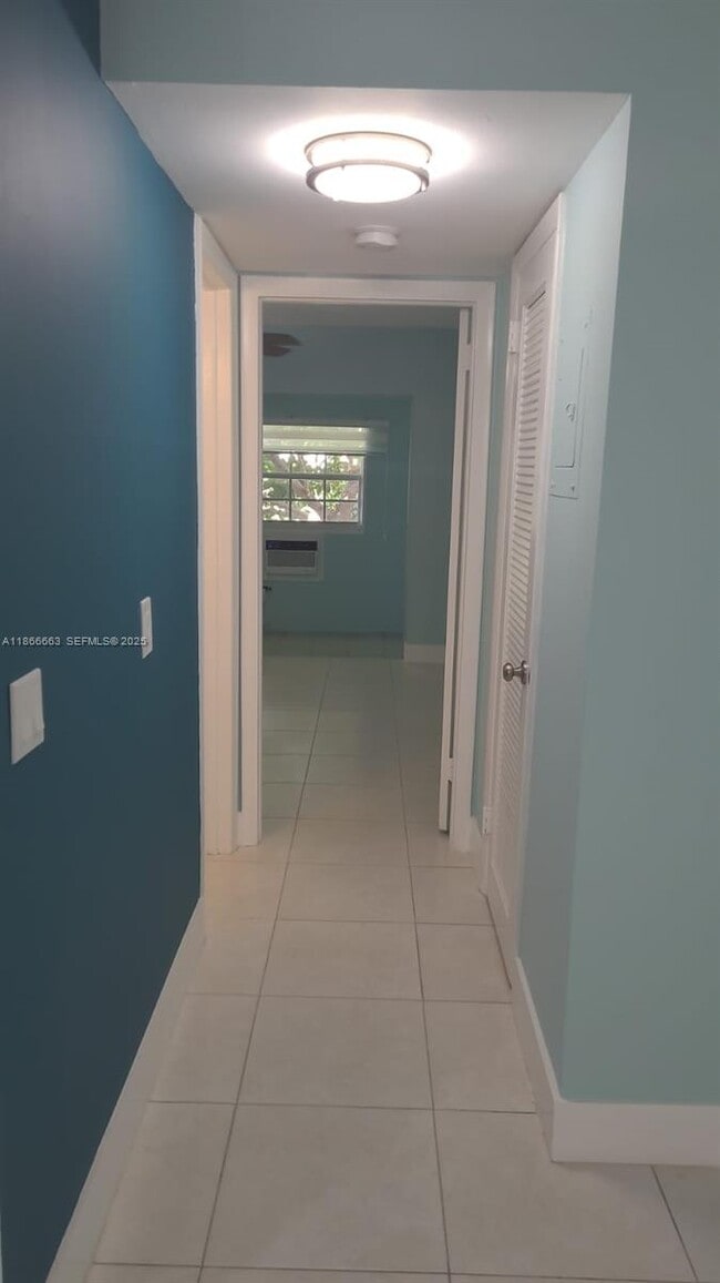 Building Photo - 202 Canterbury I