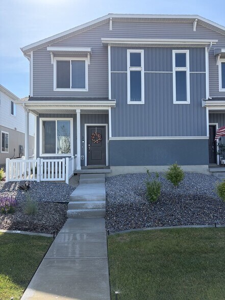 Building Photo - 213 N Riverside Dr