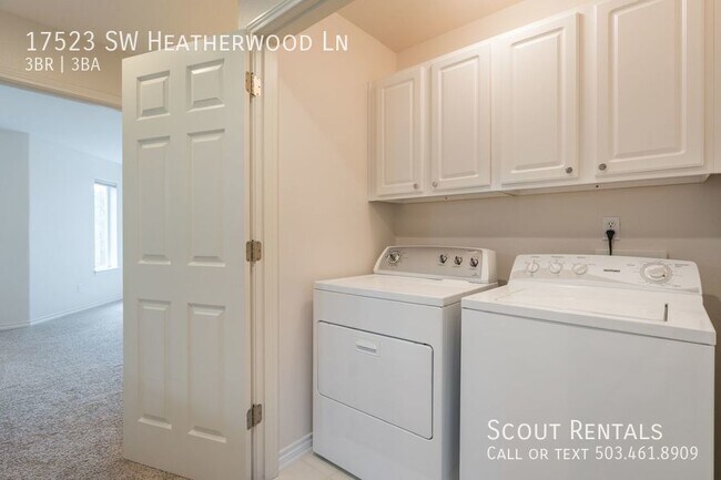 Building Photo - Spacious Sherwood Townhouse!