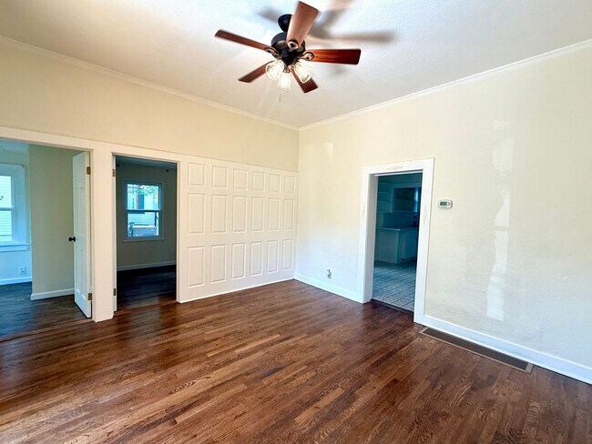 Building Photo - Charming home close to downtown!