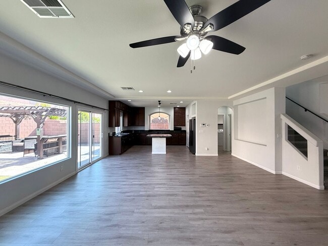 Building Photo - Great 5 bedroom home with RV Parking! Loca...