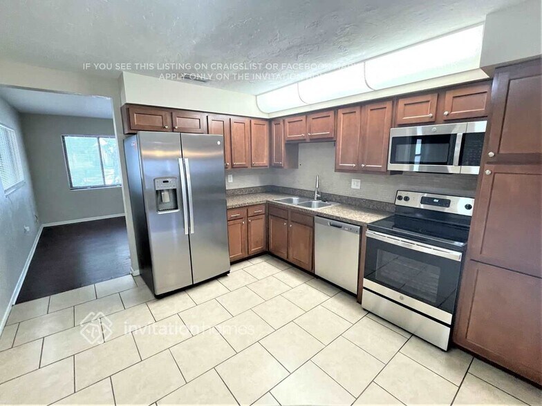 Building Photo - 3620 Bali Dr