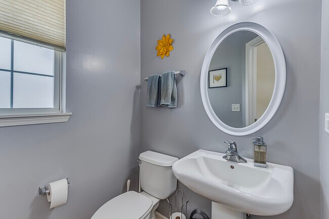 Building Photo - 2172 Sunrise Cir