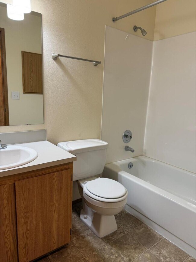 Building Photo - 2 bedroom in Seattle WA 98119