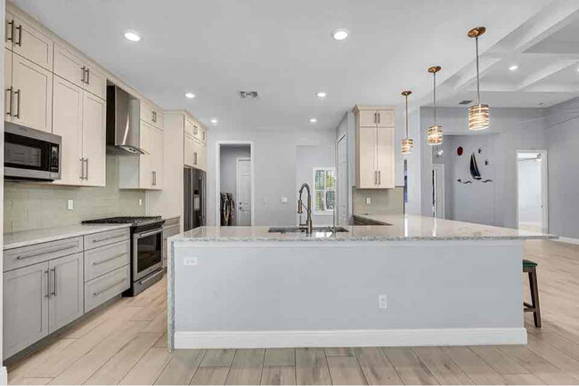 Building Photo - 2420 SE Rock Springs Dr