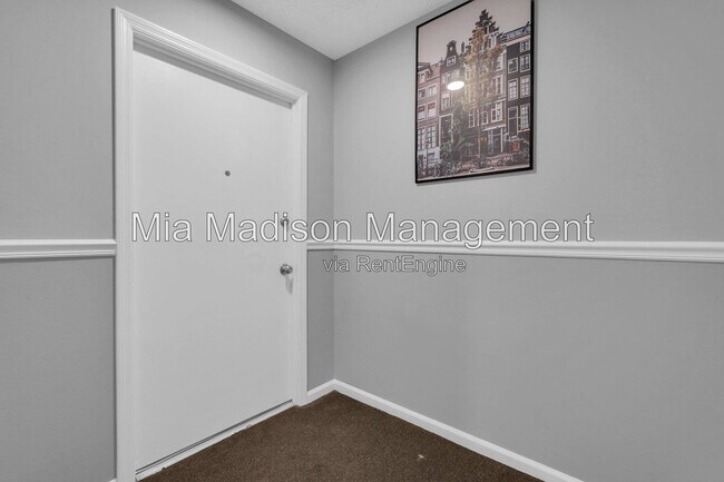 Building Photo - 111 E Mell St