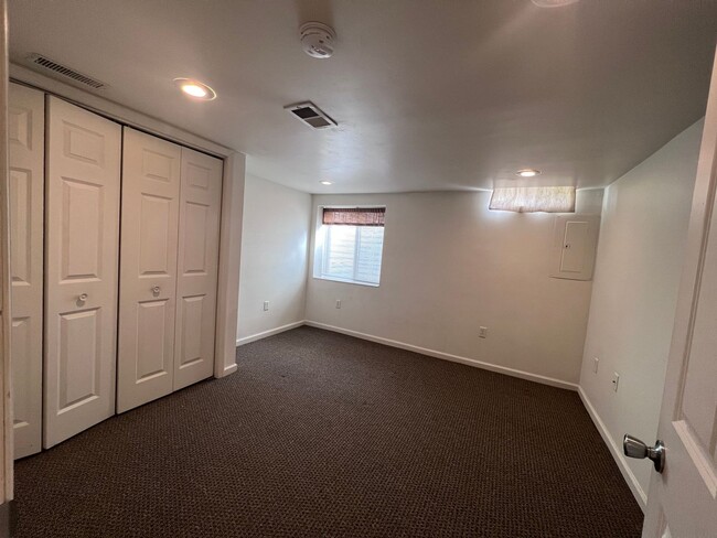 Building Photo - 5 Bedroom home on the NE side of Grand Rapids