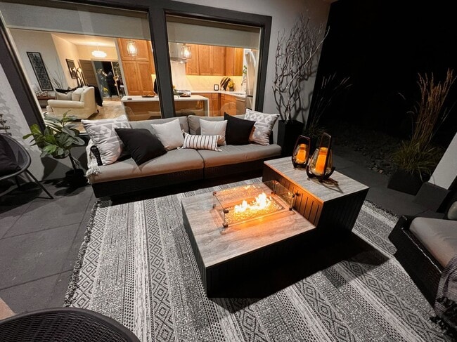 Building Photo - Brand New Luxury Home in Gated Community - Furnished Option Available