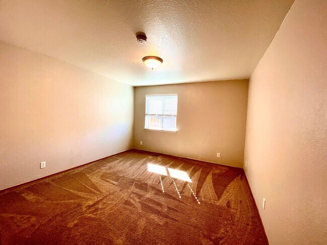 Building Photo - 1305 E Boise Ave