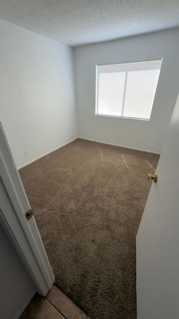 Building Photo - 4295 Sunnyview Ct