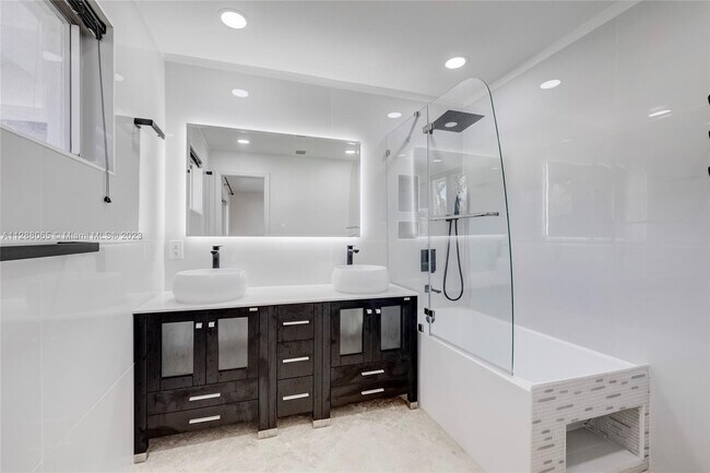 Building Photo - 2742 SE 11th St