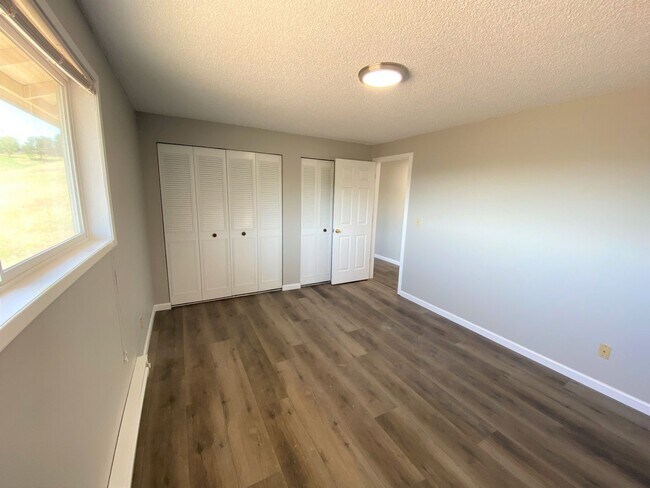 Building Photo - Beautifully Remodeled 2-Bedroom!