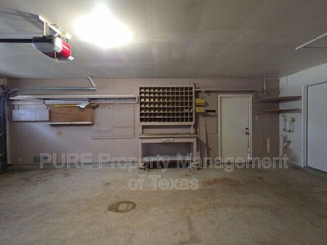 Building Photo - 1406 Bullhill Cove