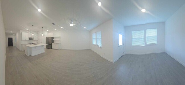 Building Photo - 8442 Bay Oaks Dr