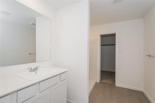 Building Photo - 1121 Tufted Dr