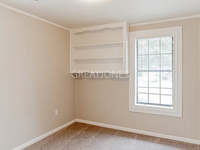 Building Photo - 2118 Shirley Ave