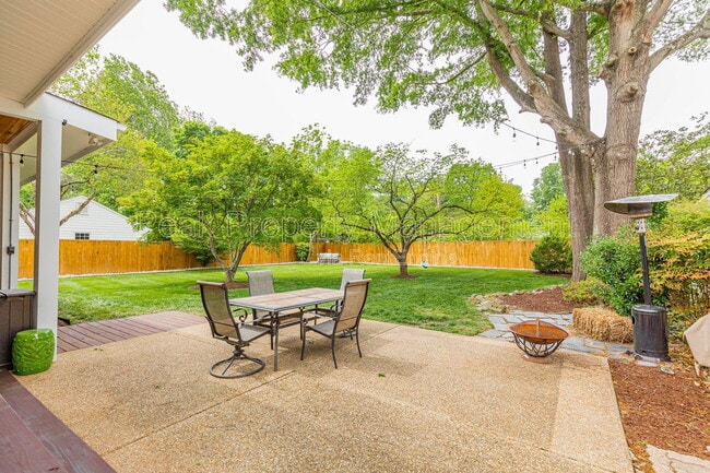 Building Photo - 9133 Robin Ridge Dr