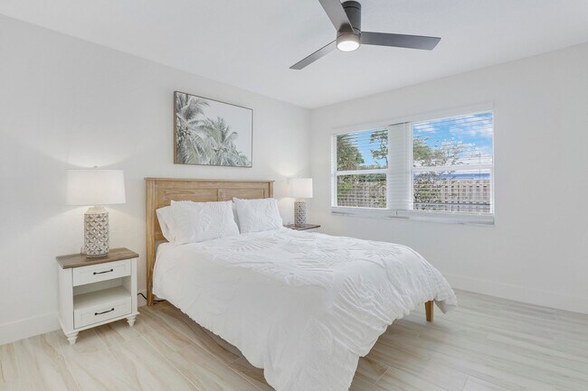 Building Photo - 9 W Riverside Dr