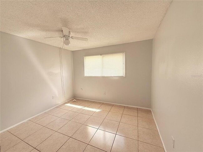 Building Photo - 910 Lake Destiny Rd