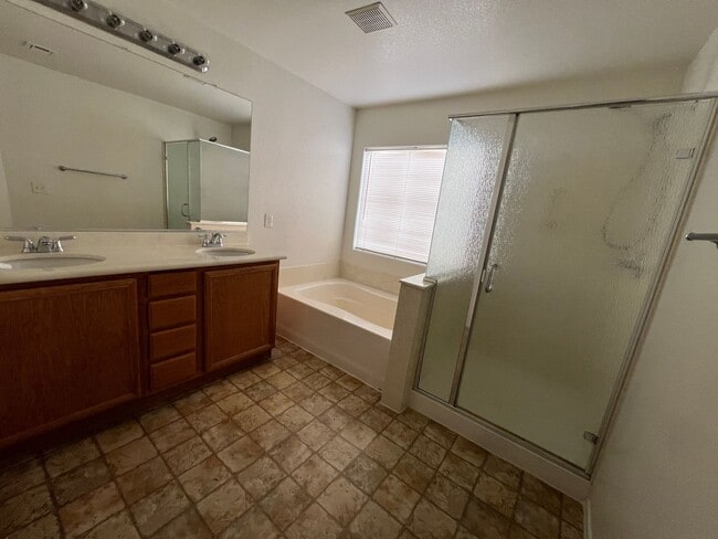 Building Photo - 3 Bedroom / 2.5 Bath Southwest Home