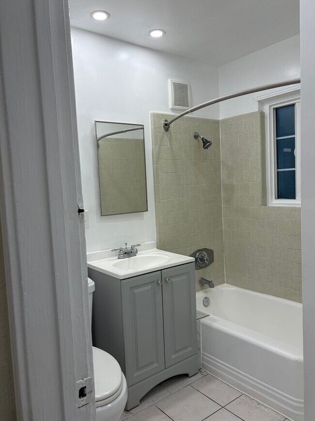 Building Photo - 1706 Scott Rd