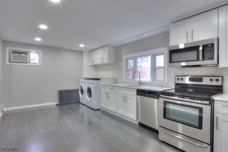 Building Photo - 109 Division Ave