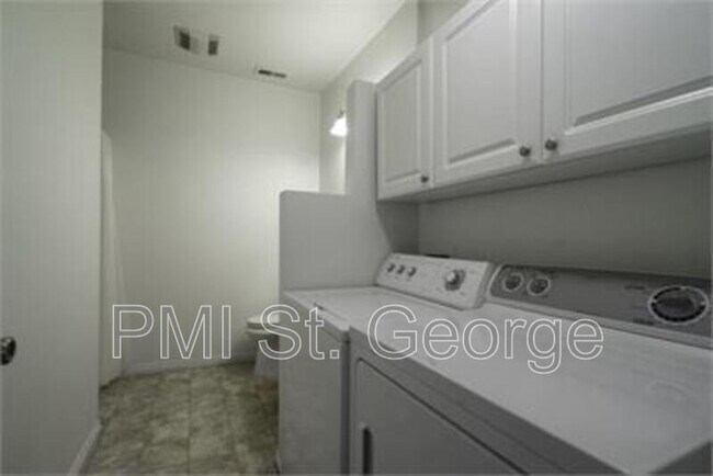Building Photo - 35 E 600 S