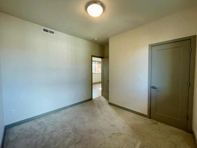 Building Photo - Fantastic 2 Bed 1 Bath - N. Portland - Arb...