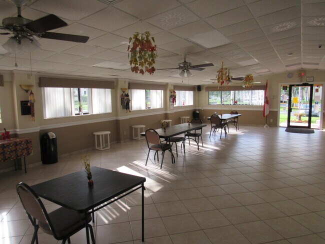 Building Photo - 606 Sea Pine Way
