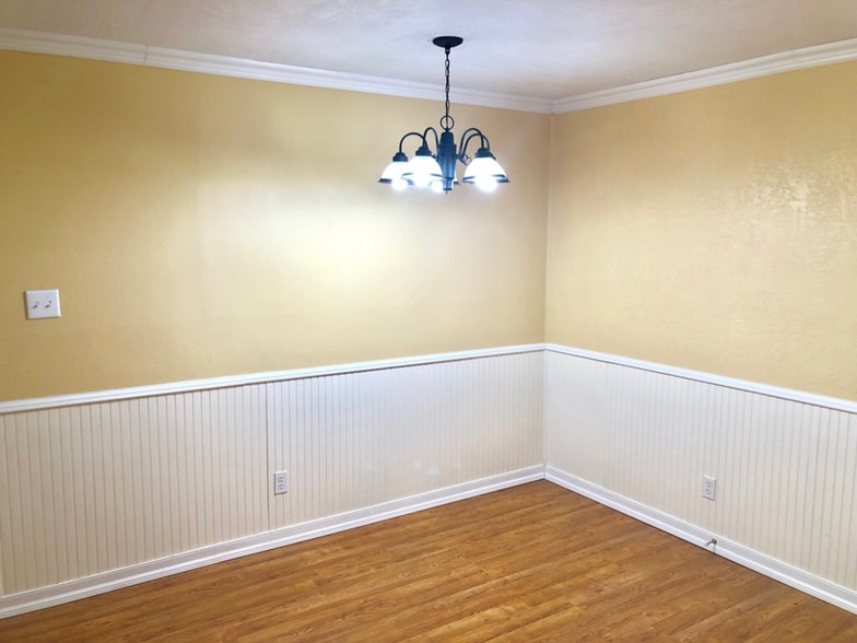 Dining - 608 S 2nd St