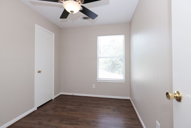 Building Photo - 15422 Ferness Ln