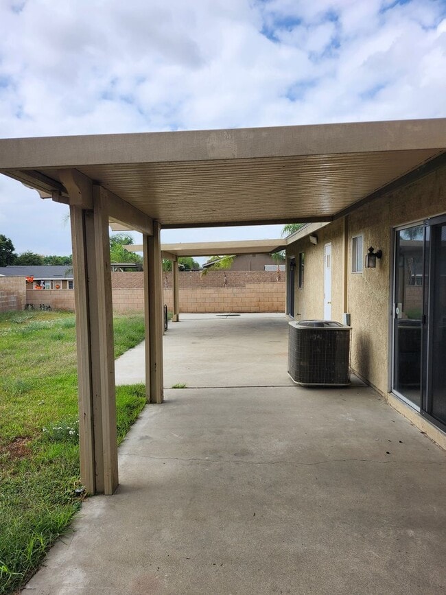 Building Photo - Inviting 3-Bedroom Home