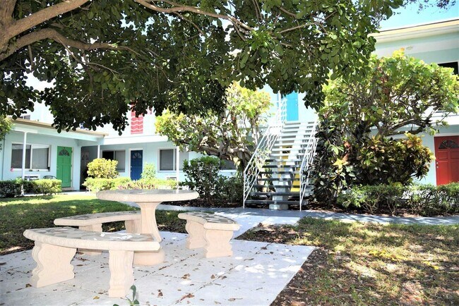 Building Photo - 101 S Palmway