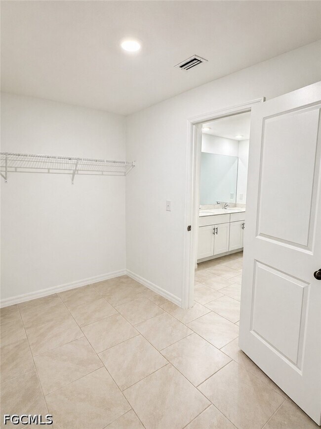 Building Photo - 4117 San Clemente Ct