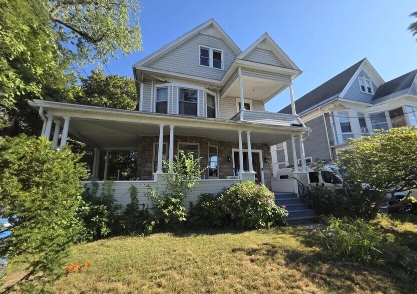 Building Photo - 2 Maple Ave