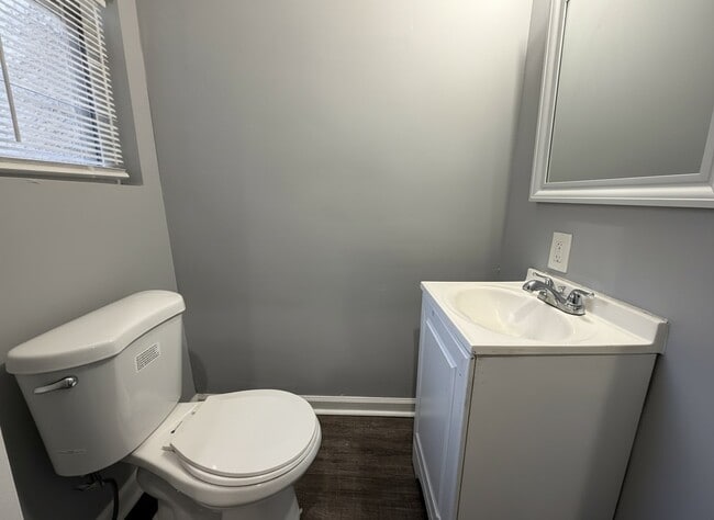 Building Photo - 210 Horton St