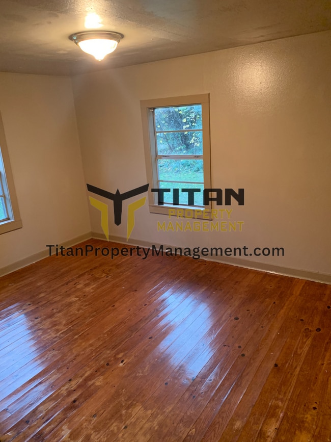 Building Photo - 2Bed/1Bath House