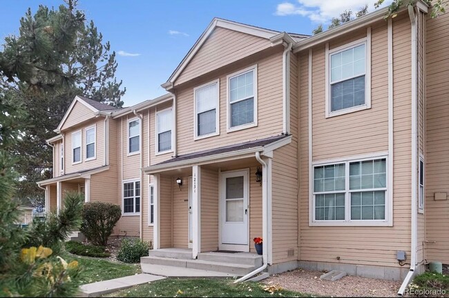 Building Photo - Charming Townhome for Rent in Timber Lake ...
