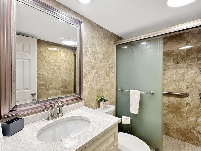 Building Photo - 3505 Oaks Way