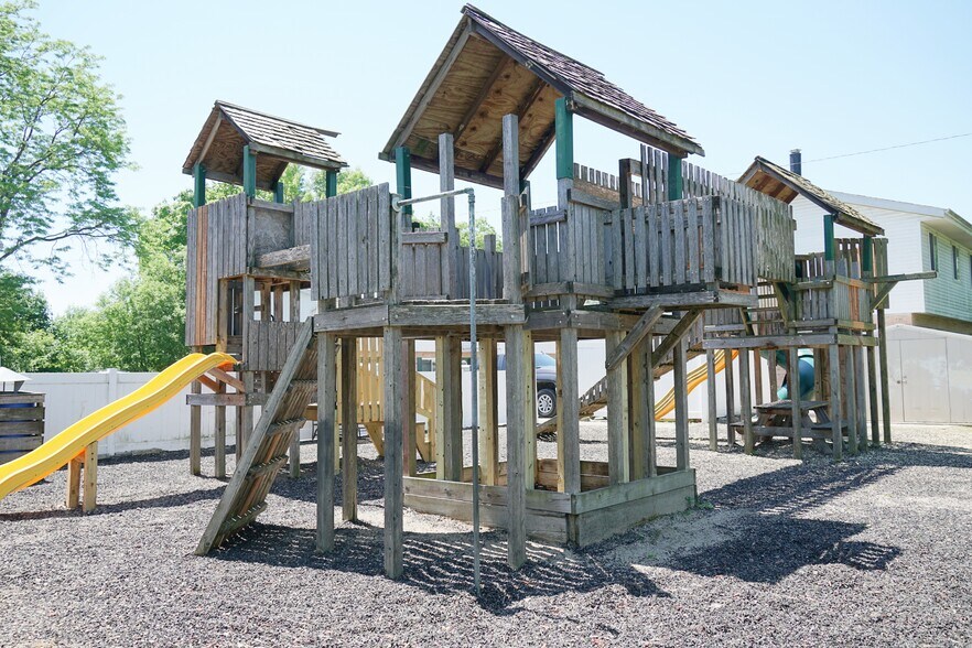 Building Photo - Woods Edge Townhomes