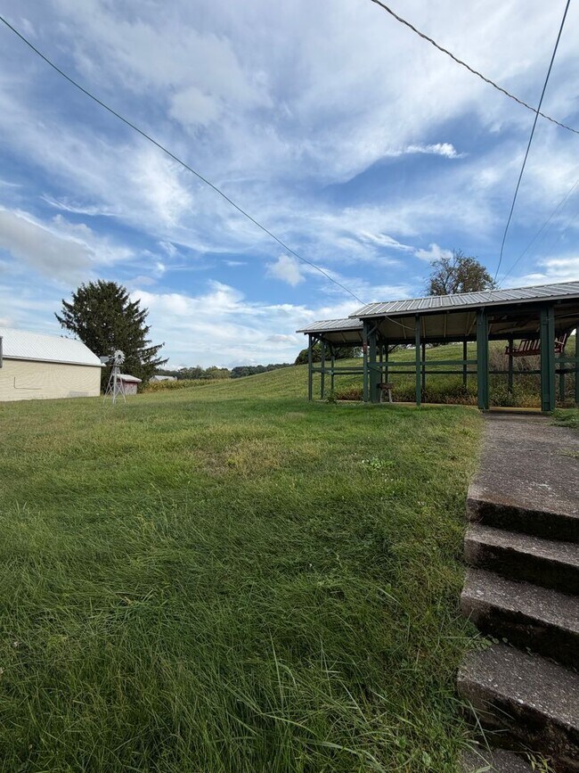 Building Photo - 366 Locust Ln