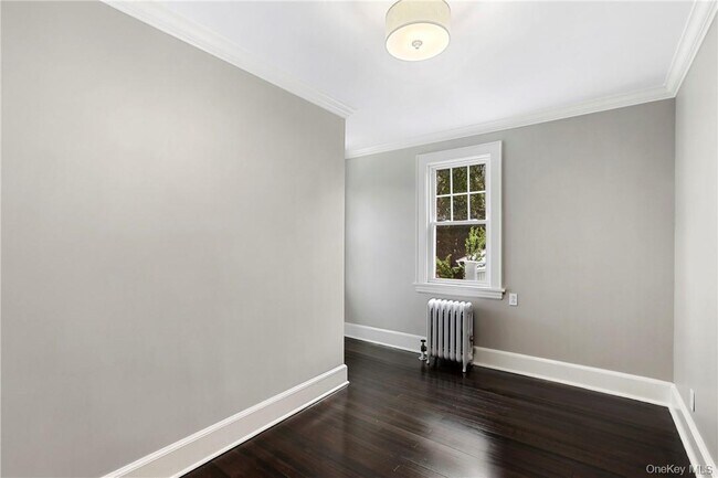 Building Photo - 48 Rossmore Ave