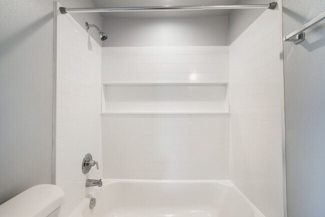 Building Photo - 415 S 11th St