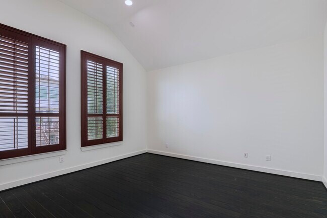 Building Photo - 5516 Larkin St