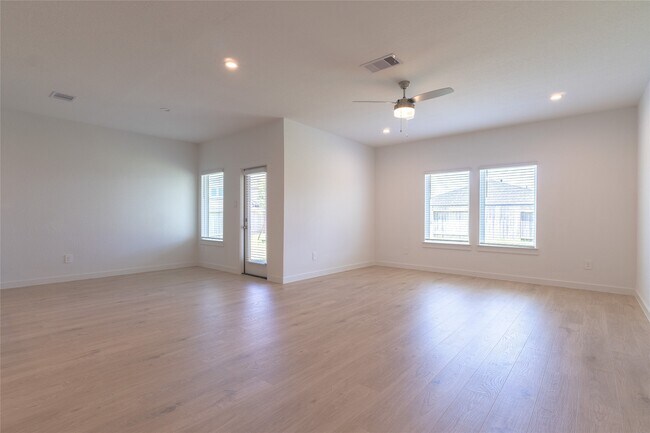 Building Photo - 30030 Foxtail Pne Ct