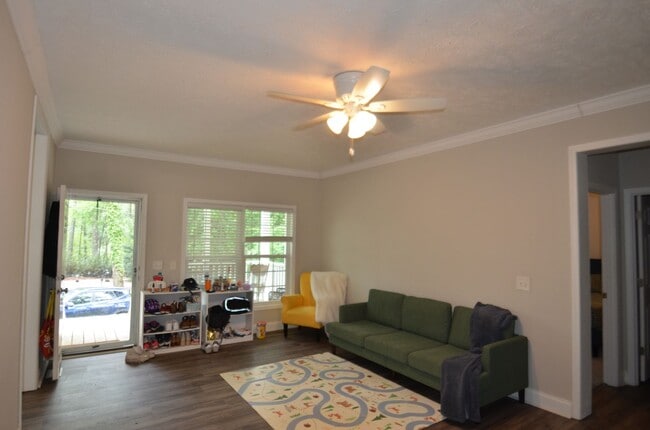 Building Photo - Modern Chapel Hill Retreat with Designer Finishes & Spacious Outdoor Living